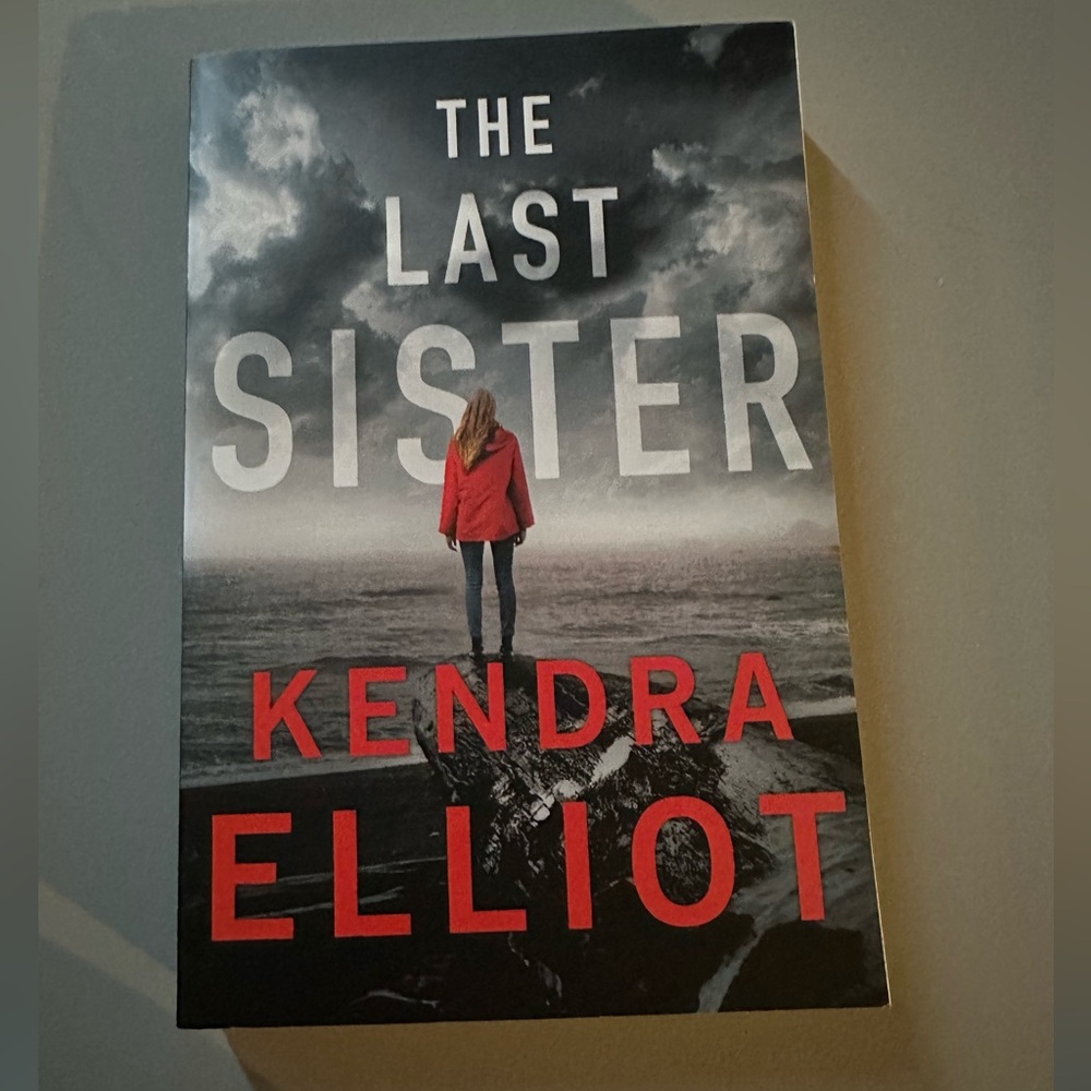 The last sister by Kendra Elliot